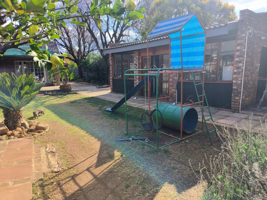 3 Bedroom Property for Sale in Kannoniers Park North West